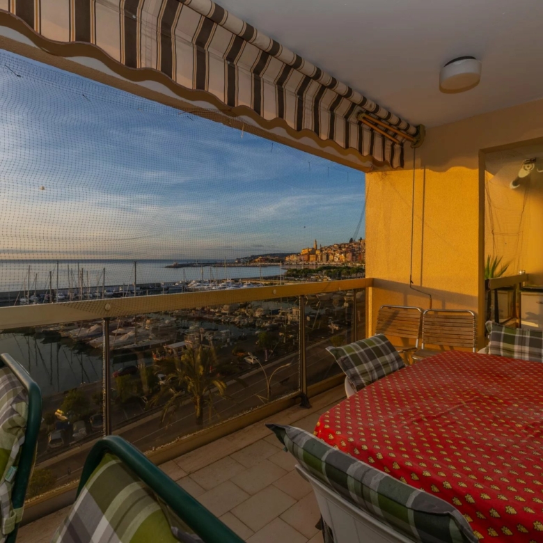 Appartement à vendre à Menton vue panoramique Mer et Vieille Ville