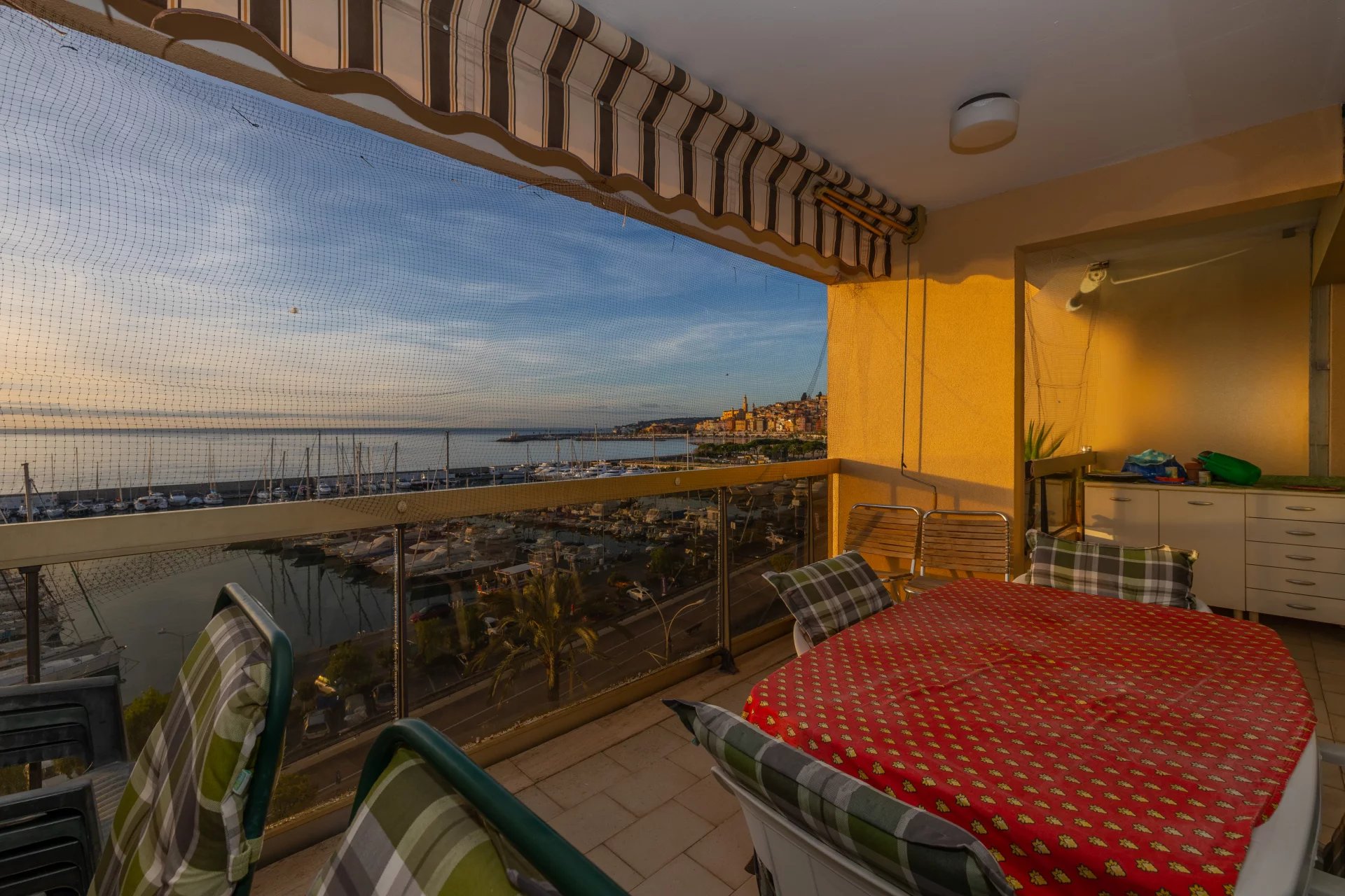 a68726cc74b21750fd90a73a1378c538_6b8e56b13b_1920-original-173495-0.jpg Appartement à vendre à Menton vue panoramique Mer et Vieille Ville