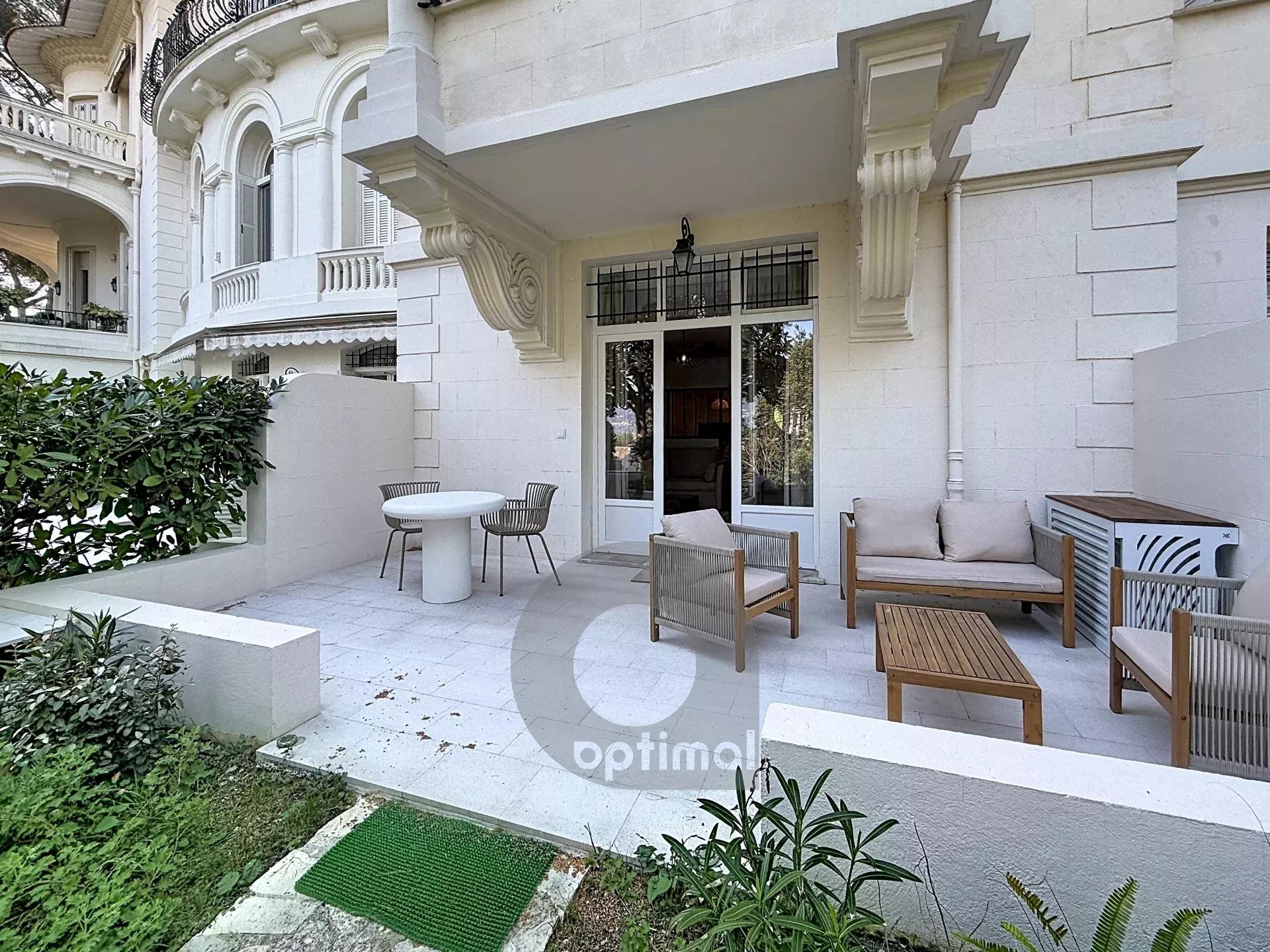 RCM Secteur Cap Martin – Résidence de Prestige – Magnifique 2 pièces en rez-de-jardin