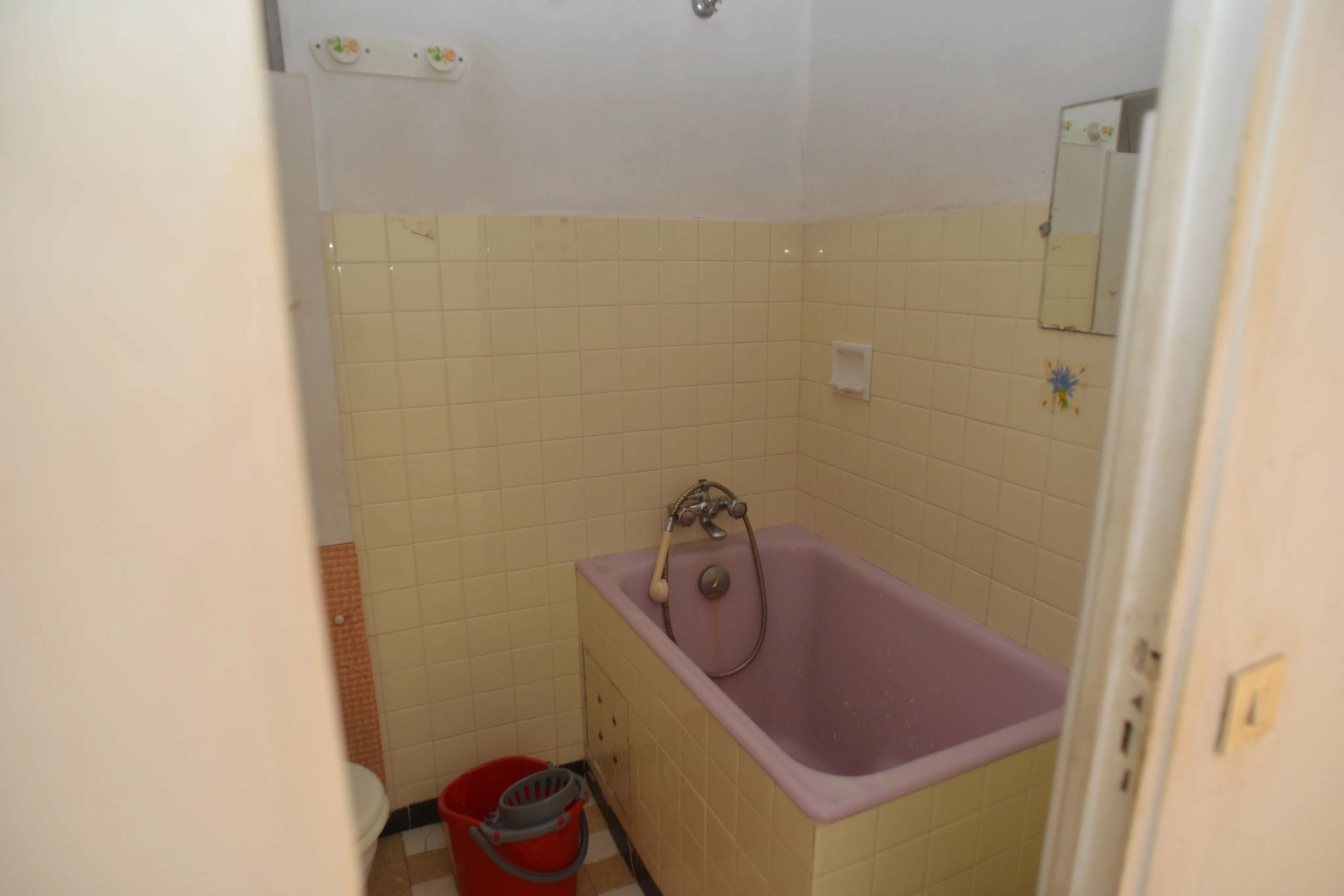 MENTON Garavan deux piéces avec balcon vue collines