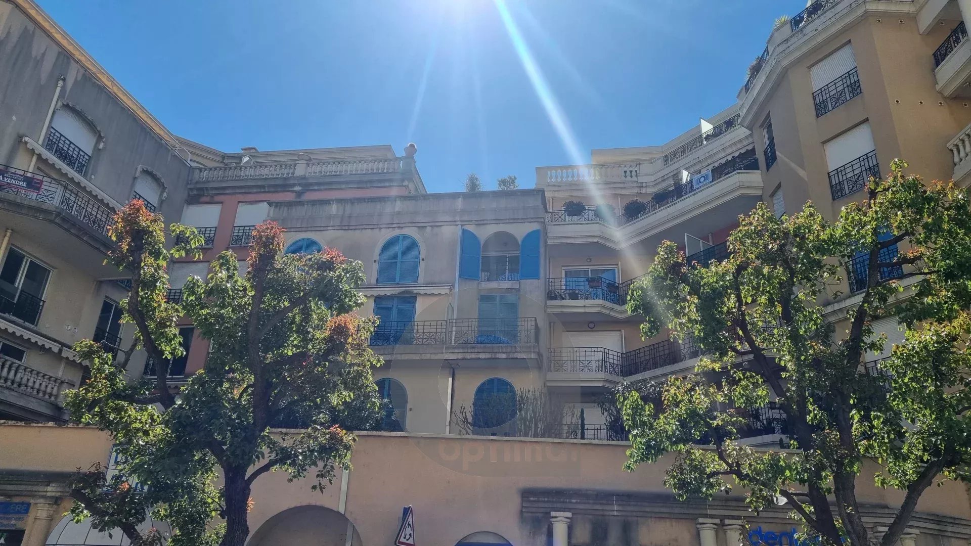 MENTON CENTRE VILLE 2 PIÈCES TERRASSE – TRÈS BELLES PRESTATIONS