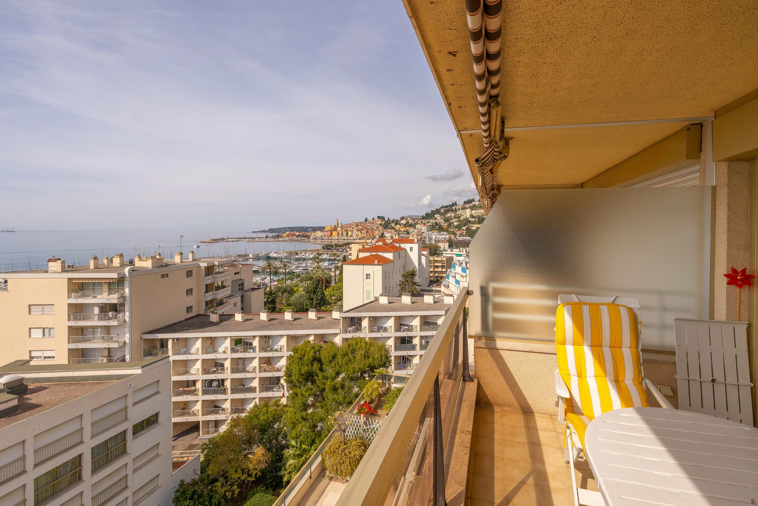 MENTON GARAVAN – APPARTEMENT 3 PIECES BORD DE MER, VUE MER