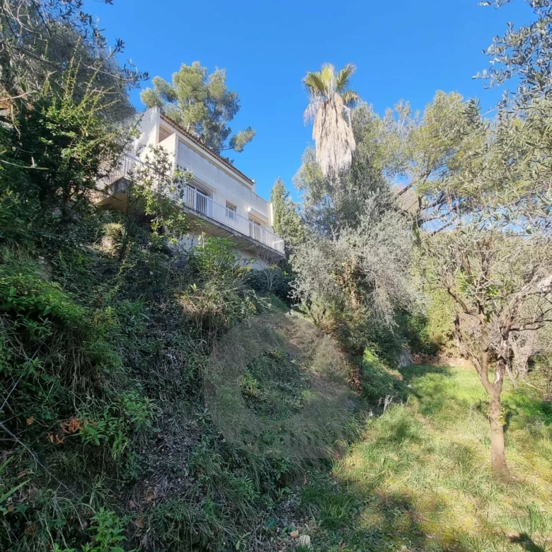 CASTELLAR – villa à 250 mètres de Menton