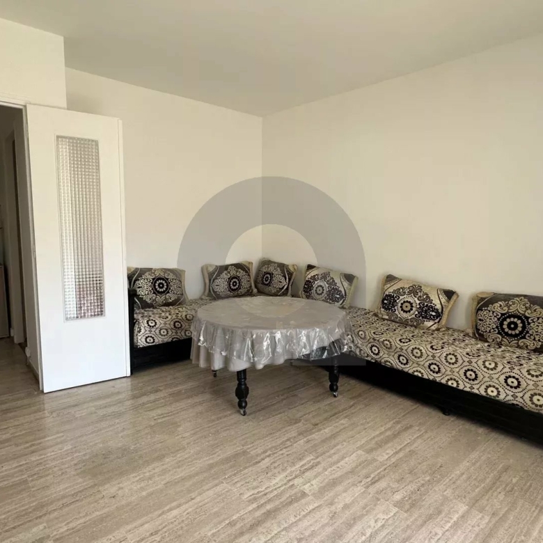 MENTON GARE ROUTIERE: SPACIEUX DEUX PIECES ETAGE ELEVE + CAVE
