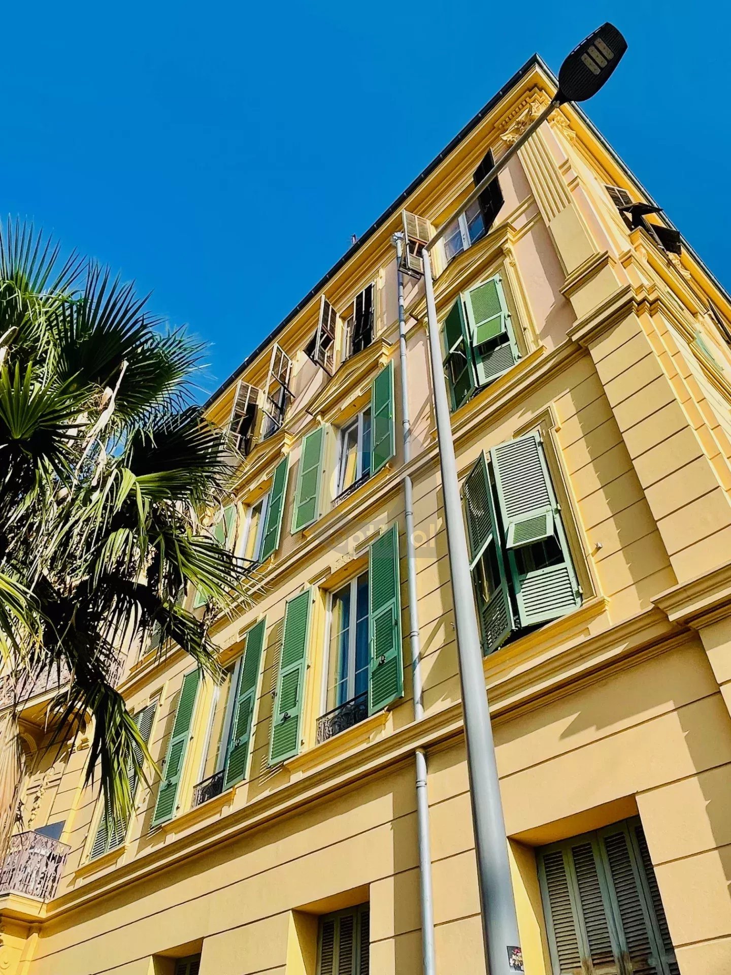 SUPERBE APPARTEMENT DE 5 PIECES – centre ville
