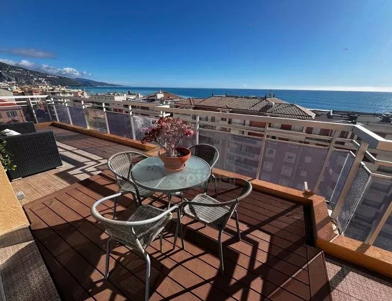 RARE – DERNIER ETAGE