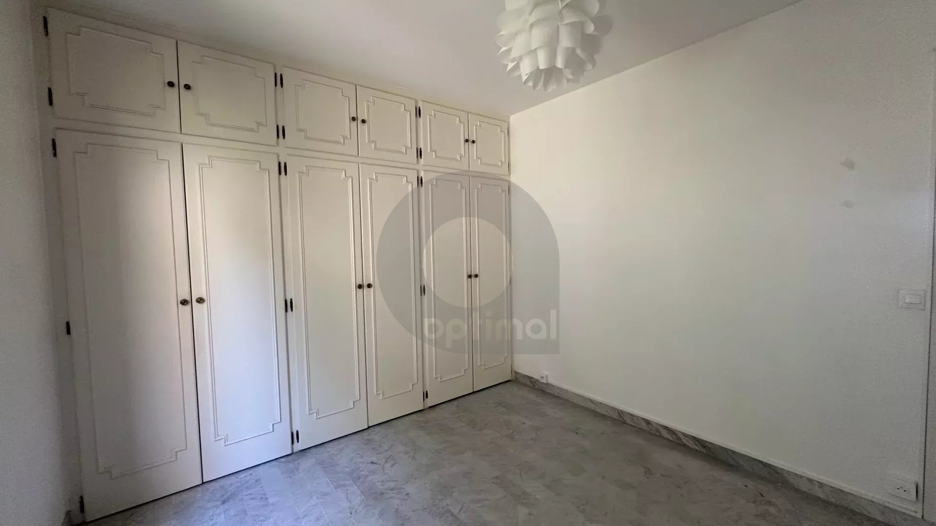 MENTON – TERRES CHAUDES: APPARTEMENT 2P AVEC VUE MER PANORAMIQUE –  GARAGE et CAVE