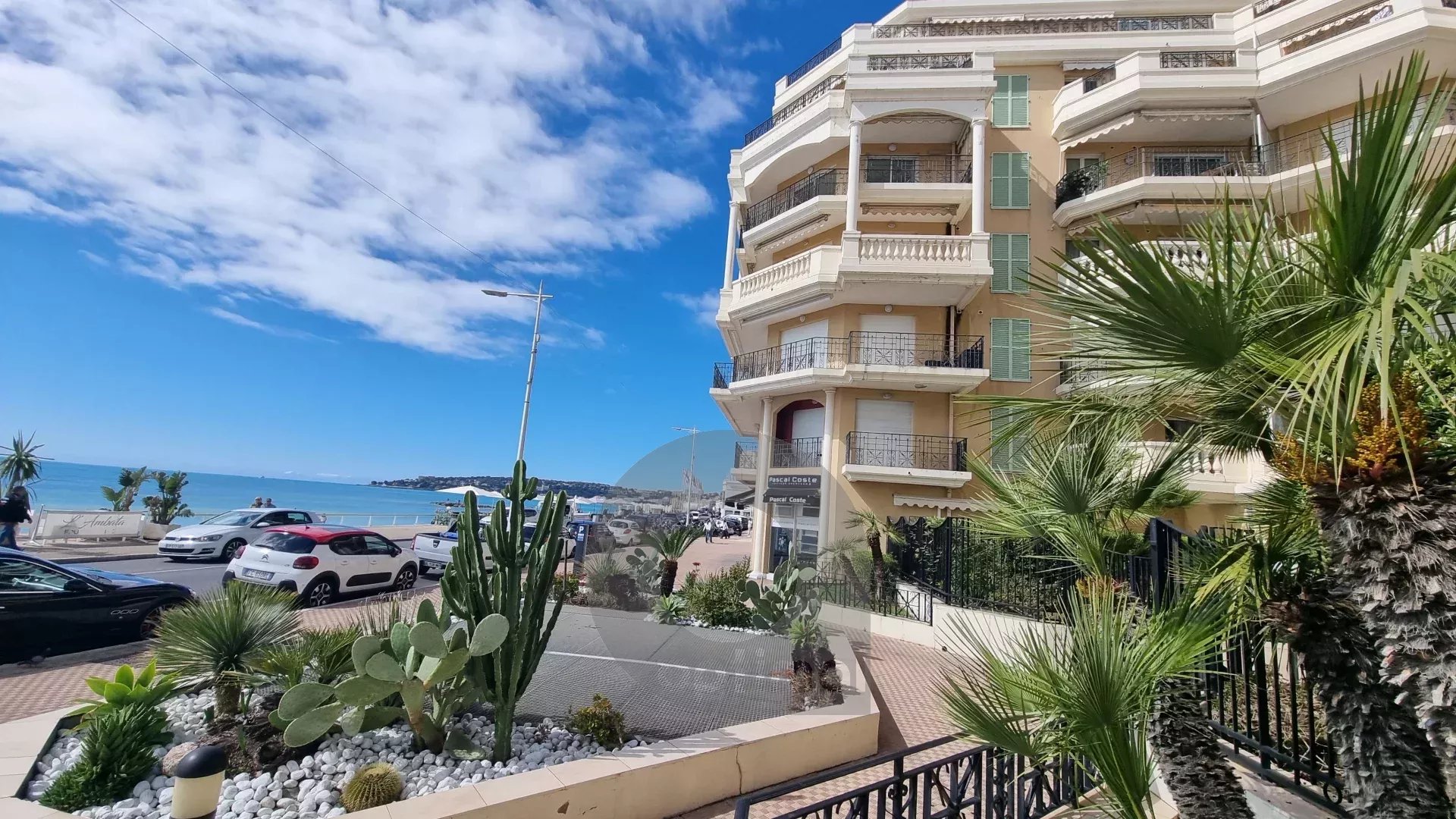 ae216e9b345eb1ac1d313e8f652572ac_abfa477cf5_1920-original-172775-0.jpg MENTON CENTRE VILLE 2 PIÈCES TERRASSE – TRÈS BELLES PRESTATIONS