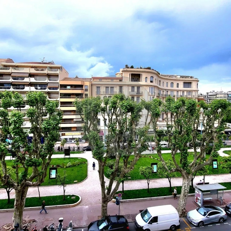 Menton Jardin Bioves – dernier étage –  Appartement triple exposition