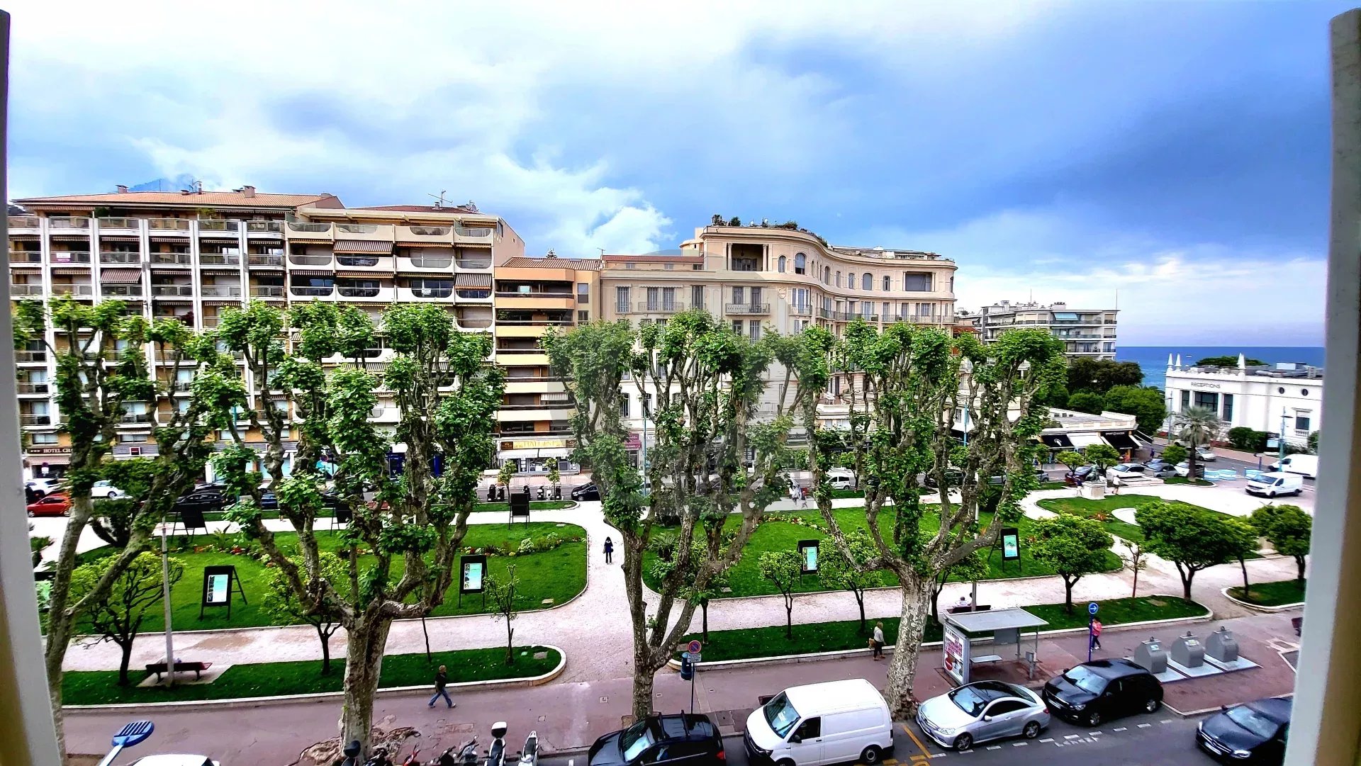 Menton Jardin Bioves – dernier étage –  Appartement triple exposition