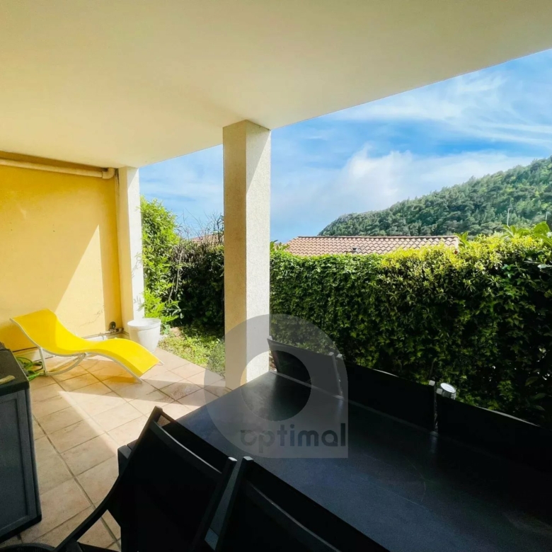 Proche Eze VIllage, 3 p en RDJ, terrasse/jardin garage