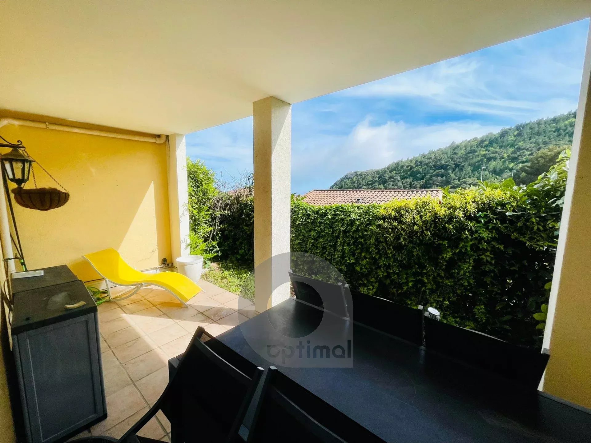 Proche Eze VIllage, 3 p en RDJ, terrasse/jardin garage