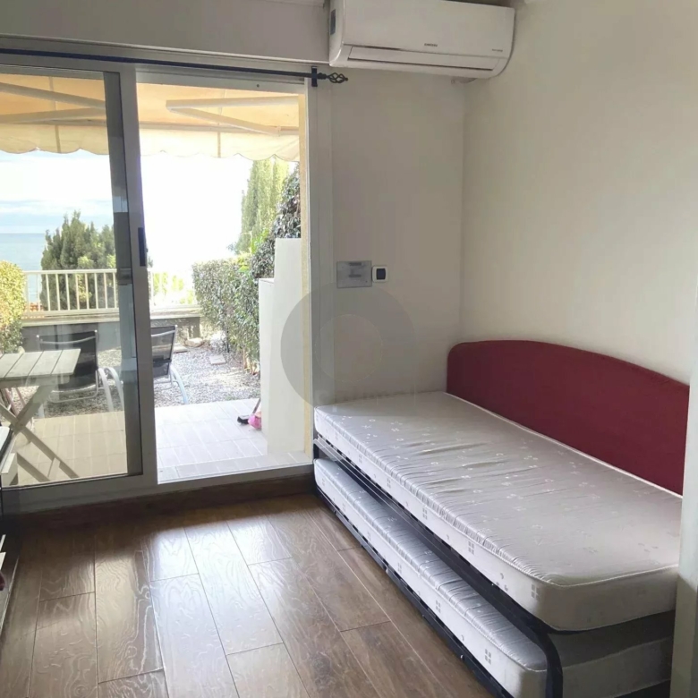 ROQUEBRUNE SECTEUR CABBE – STUDIO TERRASSE VUE MER – PISCINE
