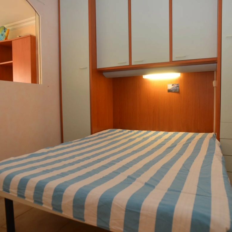 Joli 2P avec balcon vue collines résidence bord de  mer avec piscine