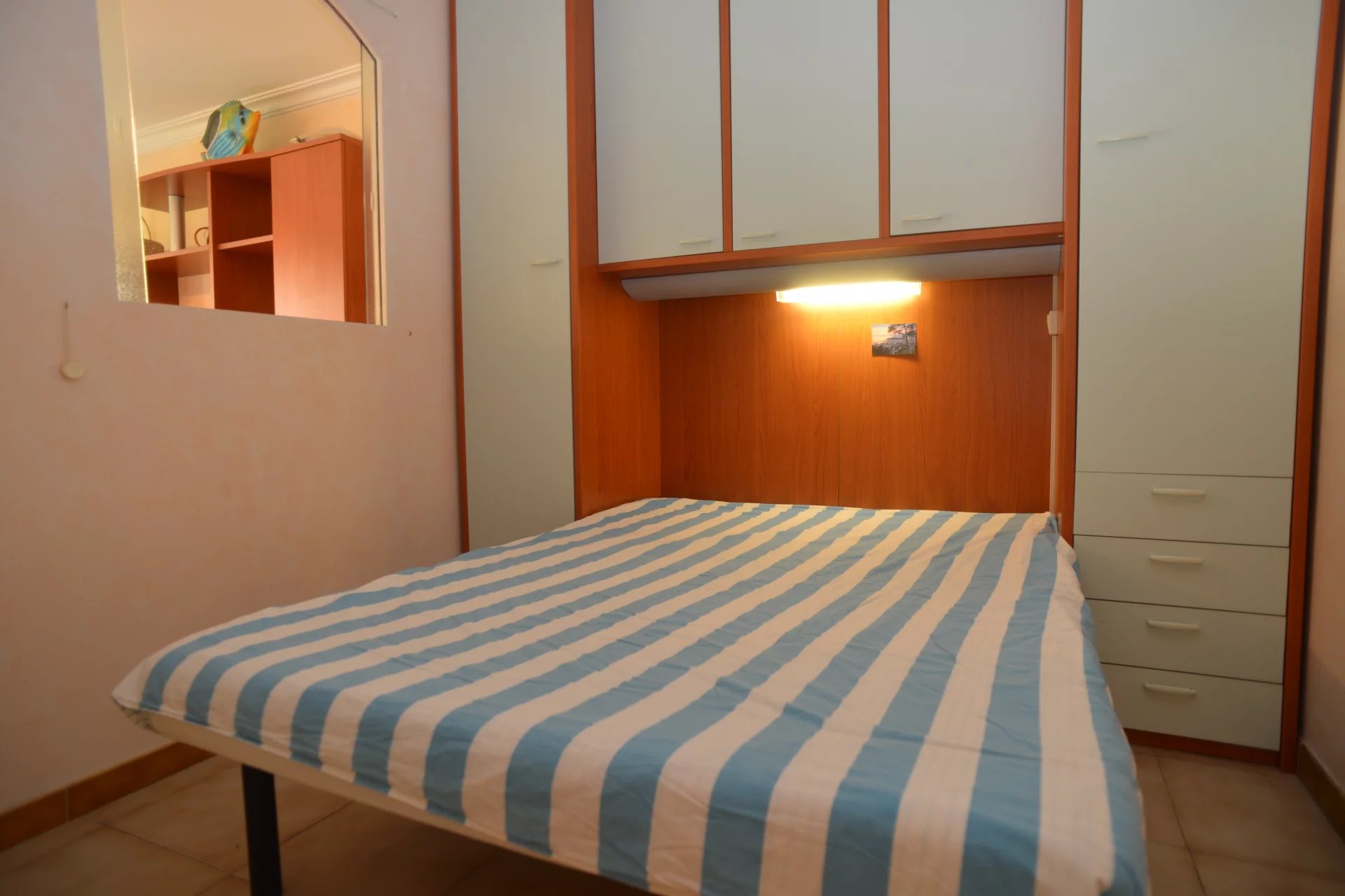 Joli 2P avec balcon vue collines résidence bord de  mer avec piscine