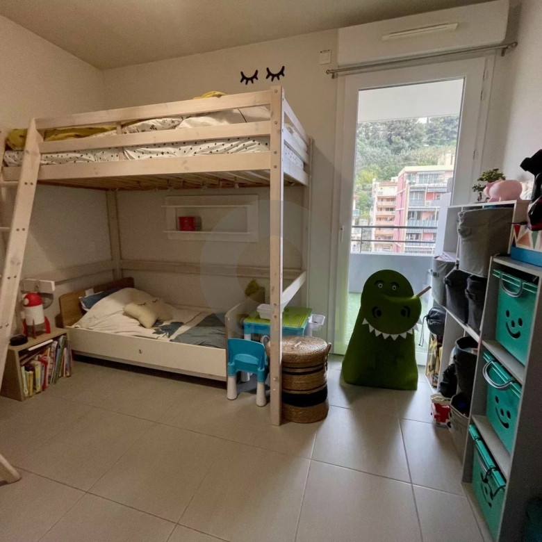 Menton central 3P terrasse parking piscine.