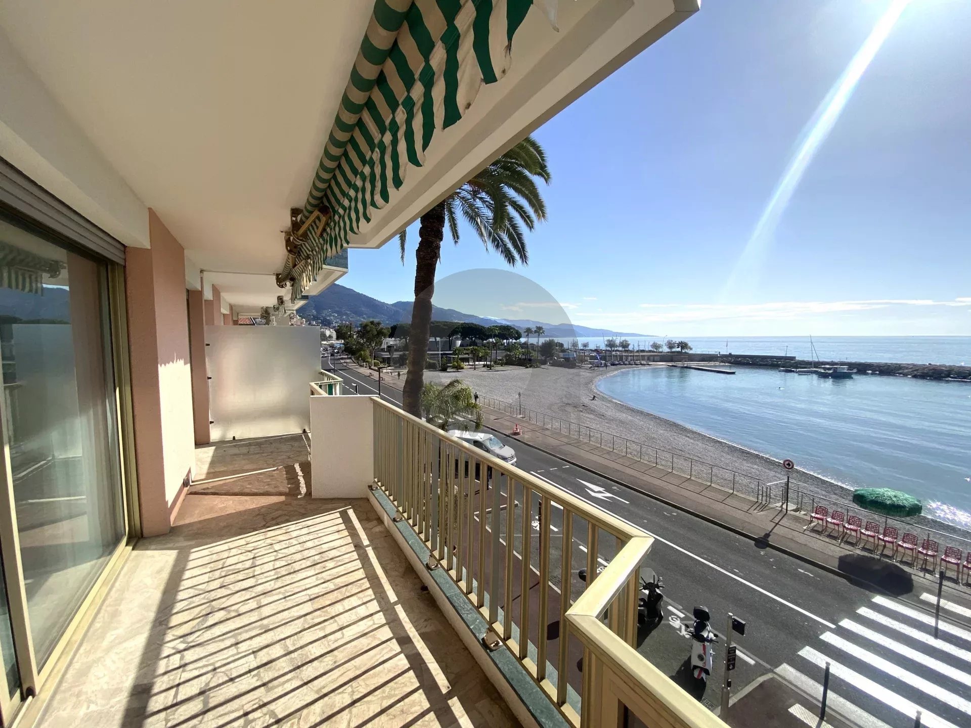 FRONT DE MER 2P 43M2 AVEC TERRASSE 12M2 CAVE