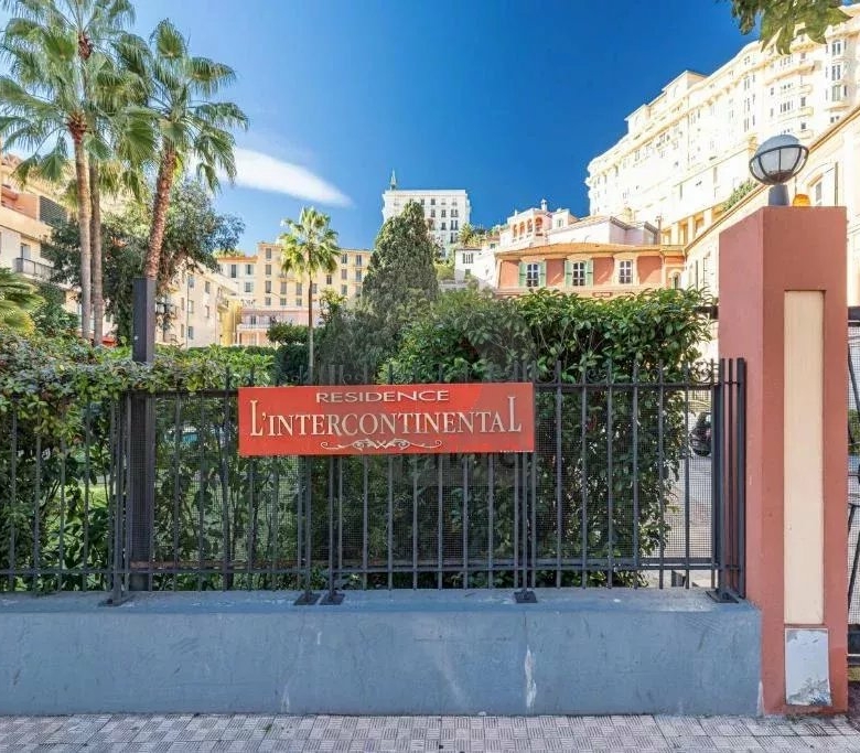 Menton central 3P terrasse parking piscine.