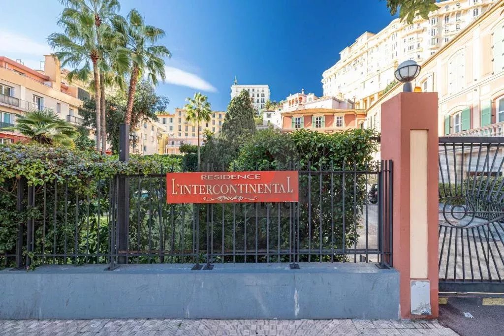 Menton central 3P terrasse parking piscine.