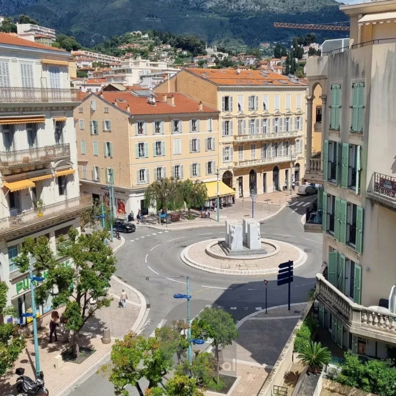 MENTON CENTRE VILLE 2 PIÈCES TERRASSE – TRÈS BELLES PRESTATIONS