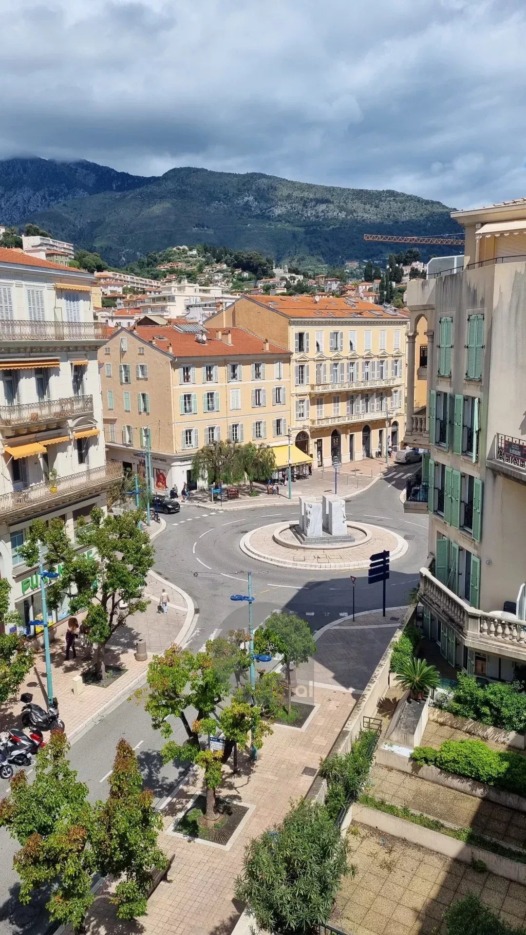 MENTON CENTRE VILLE 2 PIÈCES TERRASSE – TRÈS BELLES PRESTATIONS
