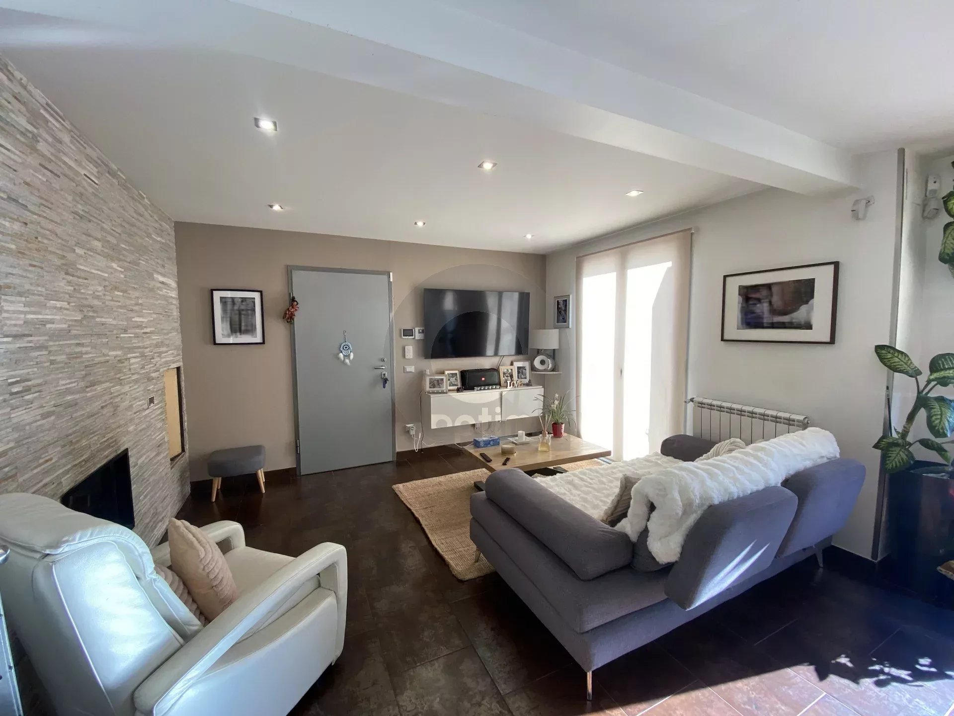 A VENDRE – BELLE MAISON AU CALME CADRE VERDOYANT