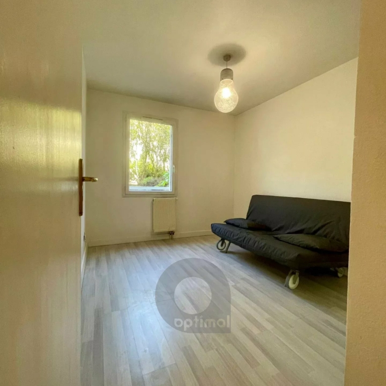 Proche Eze VIllage, 3 p en RDJ, terrasse/jardin garage