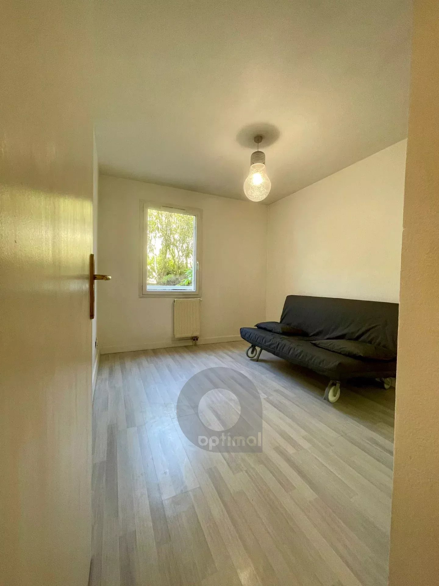 Proche Eze VIllage, 3 p en RDJ, terrasse/jardin garage