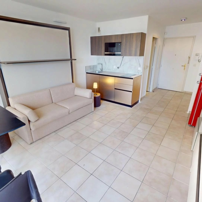 Magnifique studio avec balcon vue mer et garage plein centre de Menton