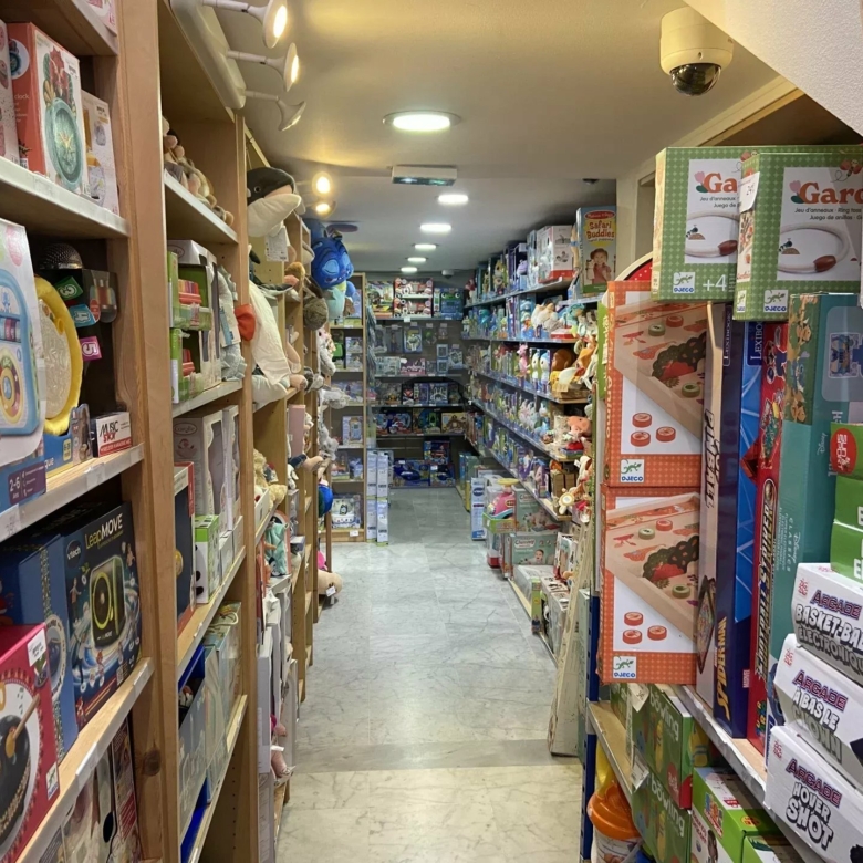 A VENDRE MENTON CARRE D’OR – FONDS DE COMMERCE JOUETS