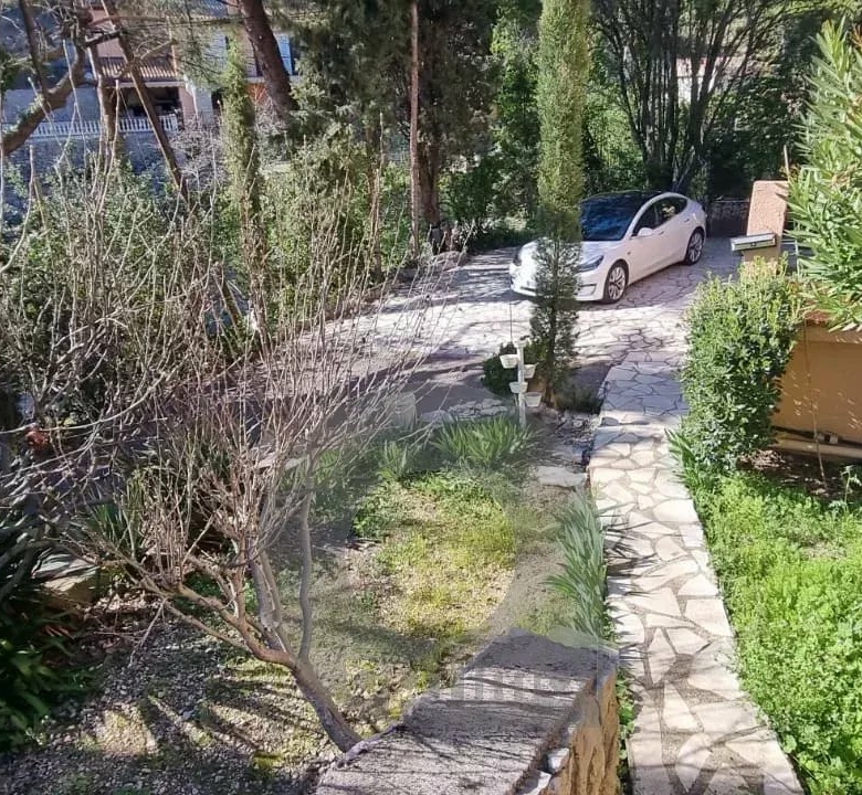 Propriété CASTELLAR villa 188 m² bassin terrain vue mer