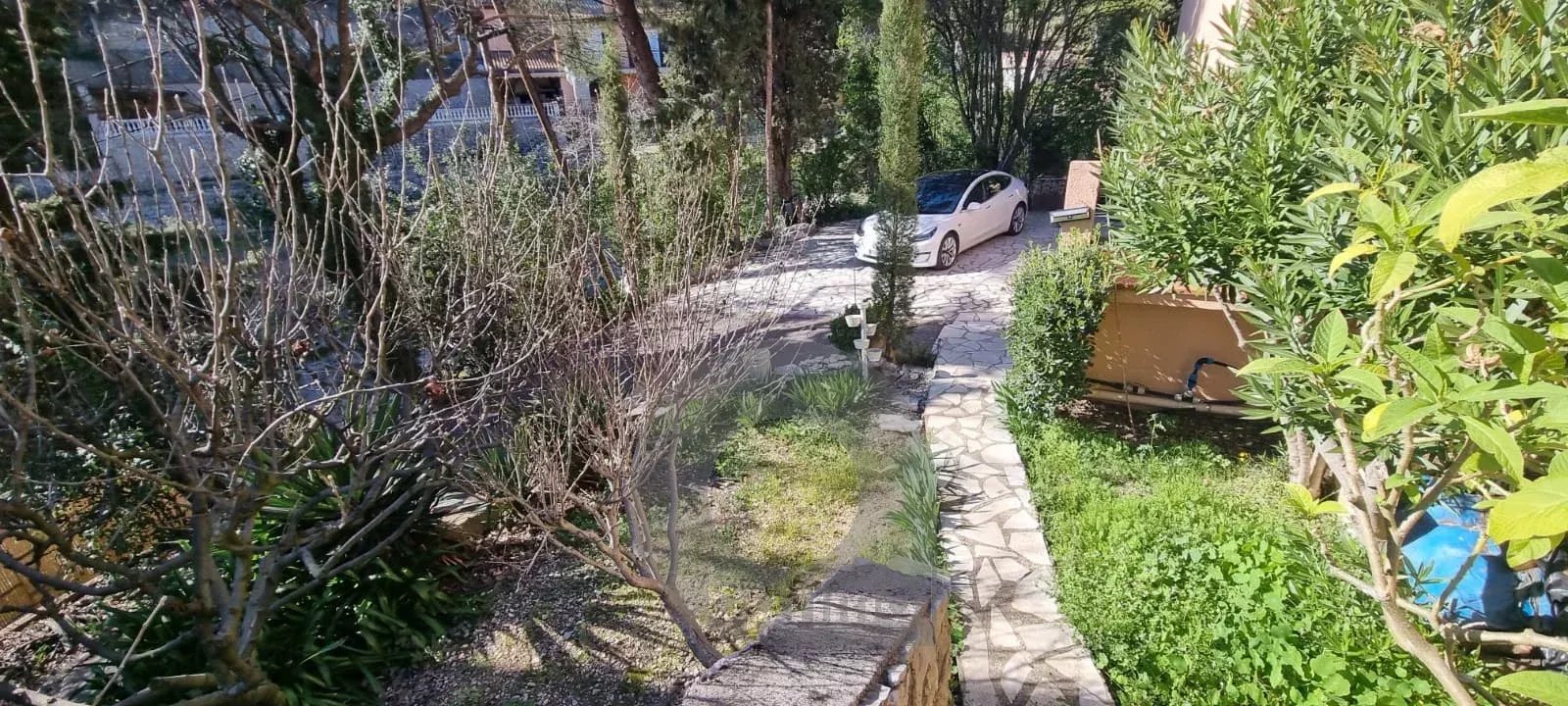 Propriété CASTELLAR villa 188 m² bassin terrain vue mer