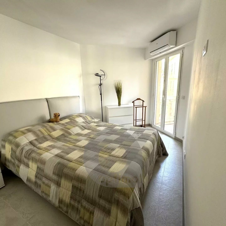 Menton centre, bord de mer, agreable 2 p avec terrasse