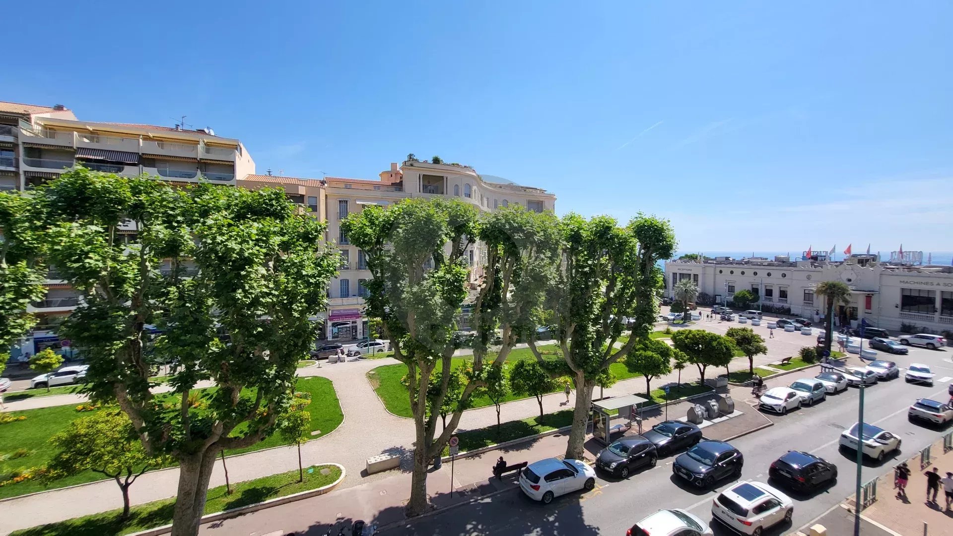 Menton Jardin Bioves – dernier étage –  Appartement triple exposition