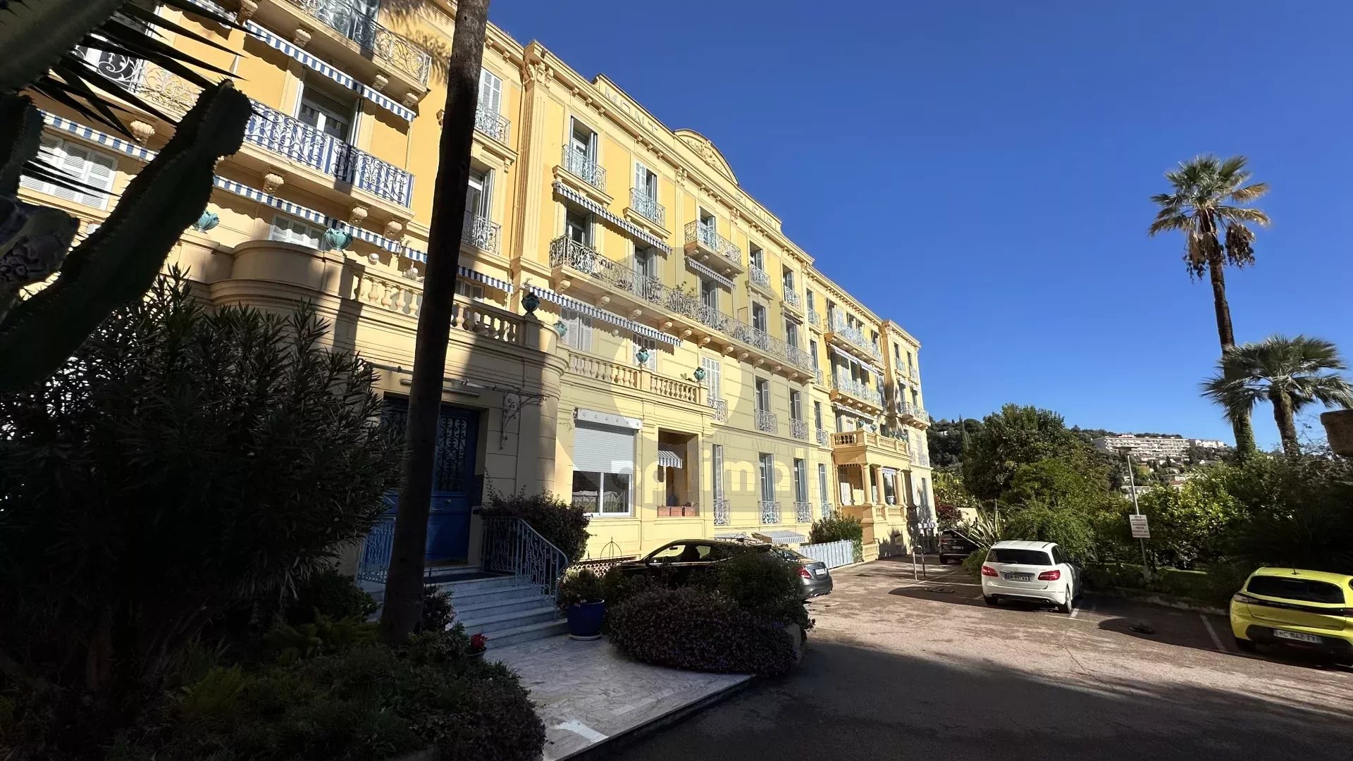 MENTON QUARTIER RIVIERA: VENTE DE LA NUE-PROPRIETE D’UN TRES BEL APPARTEMENT AVEC PARKING