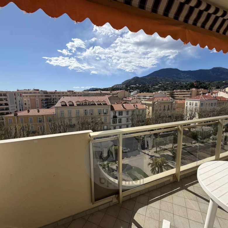 Menton Centre – Etage Elevé – Beau Studio avec Terrasse