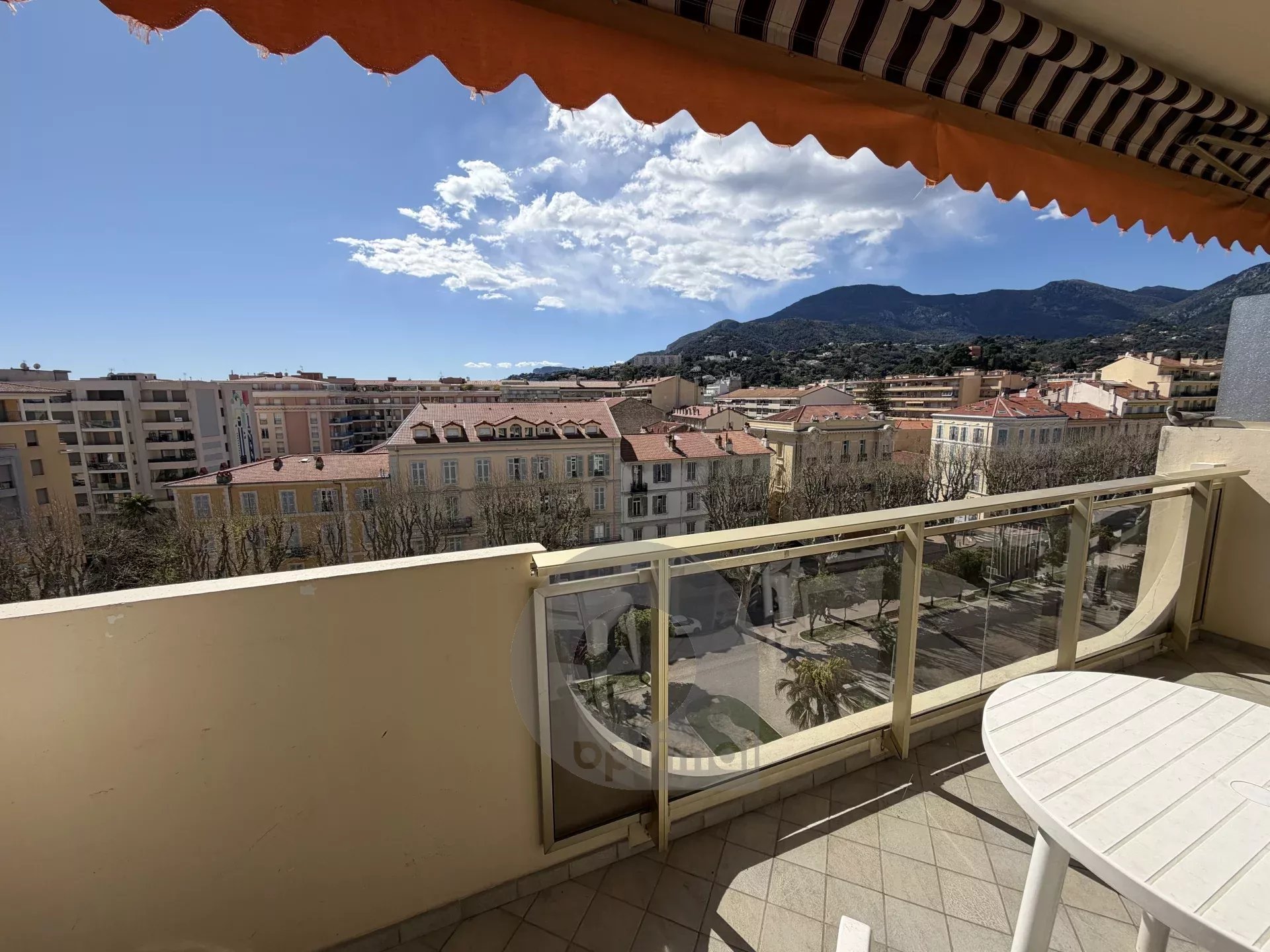 Menton Centre – Etage Elevé – Beau Studio avec Terrasse