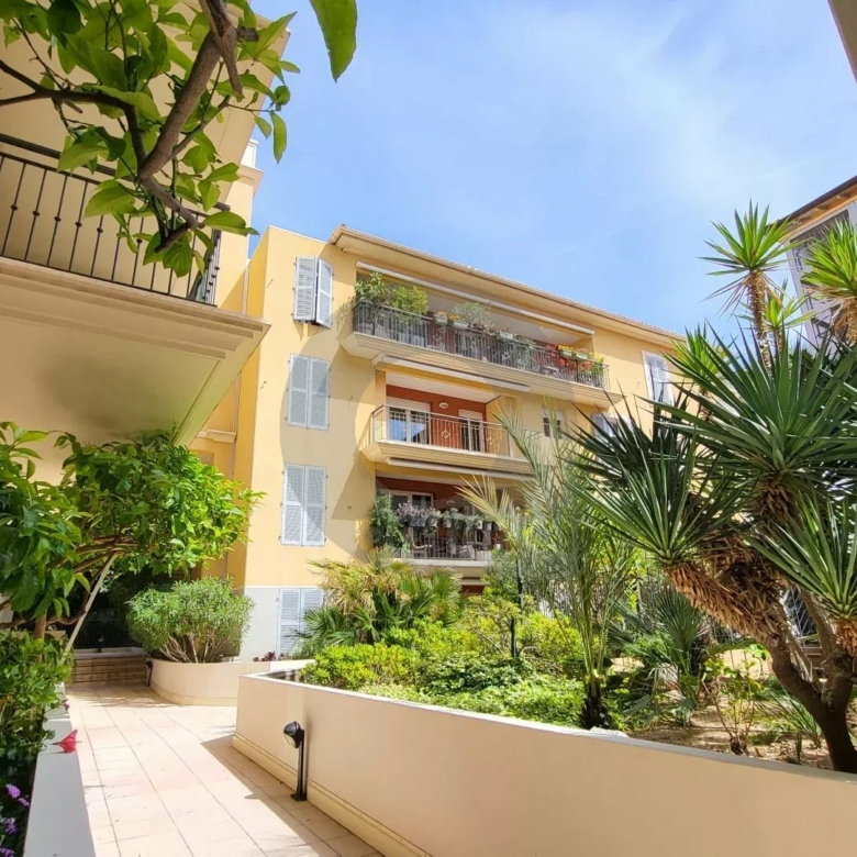 Menton centre ville –  Appartement 2 Pièces – terrasse et parking