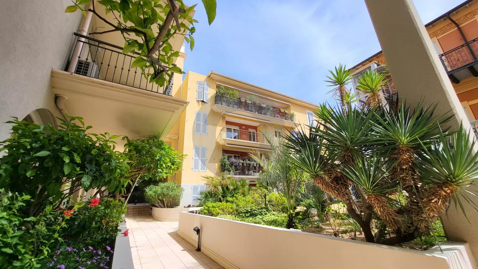 Menton centre ville –  Appartement 2 Pièces – terrasse et parking