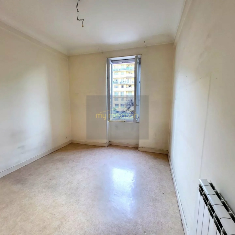 À vendre :  appartement 4 pièces à Menton idéal Famille ou Profession libérale