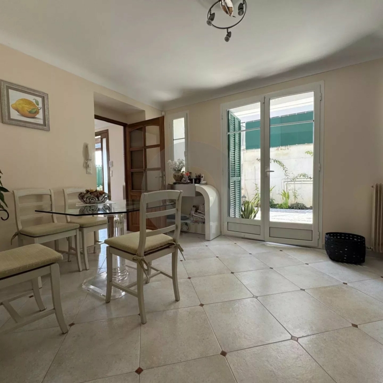 VILLA ROQUEBRUNE VUE MER EXCELLENT ÉTAT TERRASSE JARDIN GARAGE