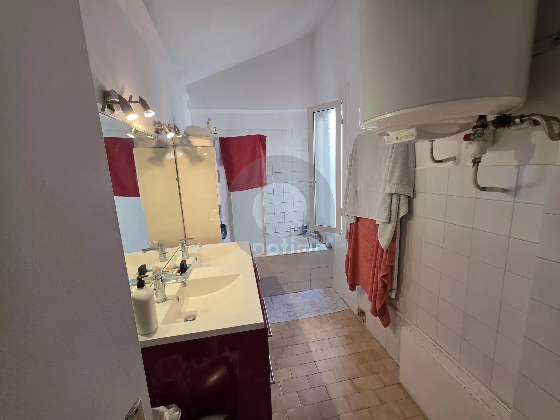 APPARTEMENT TROIS PIECES MENTON MAIRIE DERNIER ETAGE