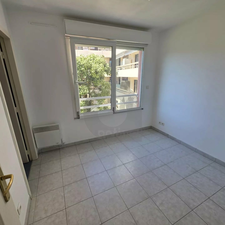APPARTEMENT DEUX PIECES TERRASSE MENTON PROCHE CARNOLES