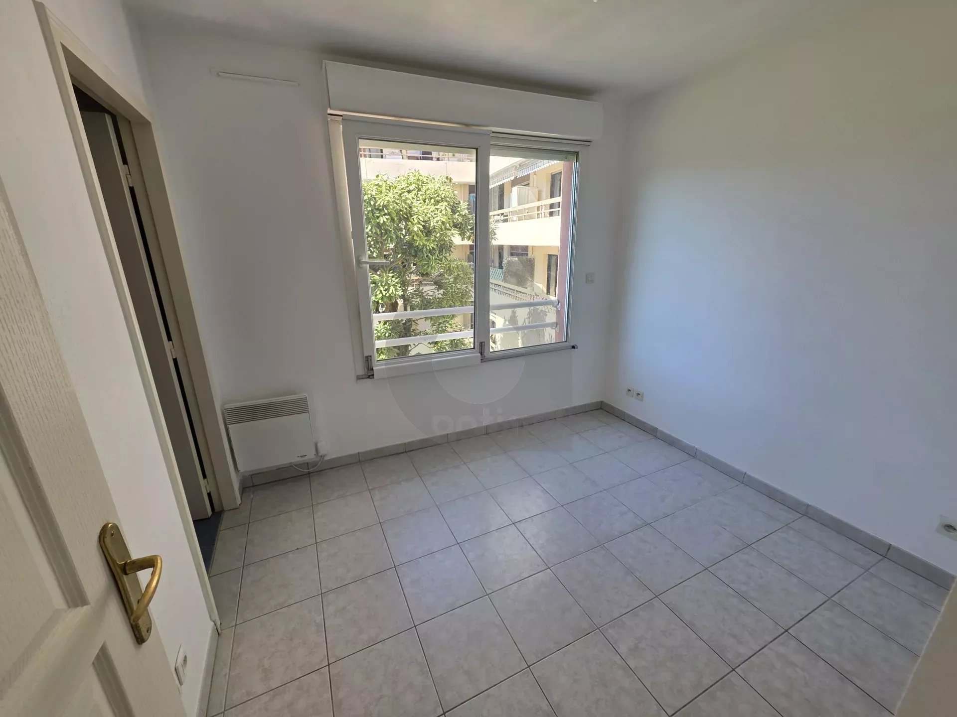 APPARTEMENT DEUX PIECES TERRASSE MENTON PROCHE CARNOLES