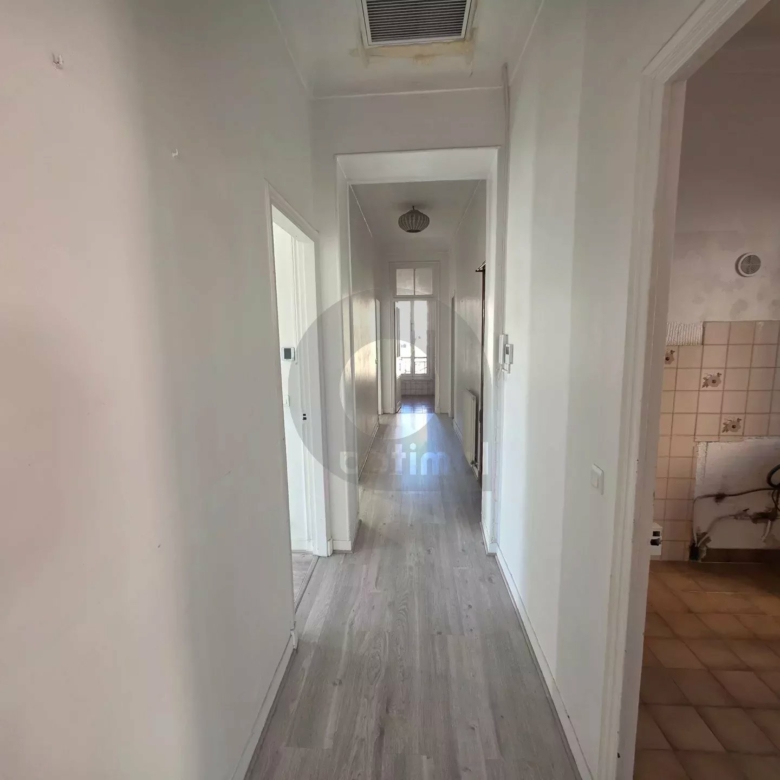 GRAND APPARTEMENT DE CINQ PIECES MENTON PROCHE CENTRE VILLE