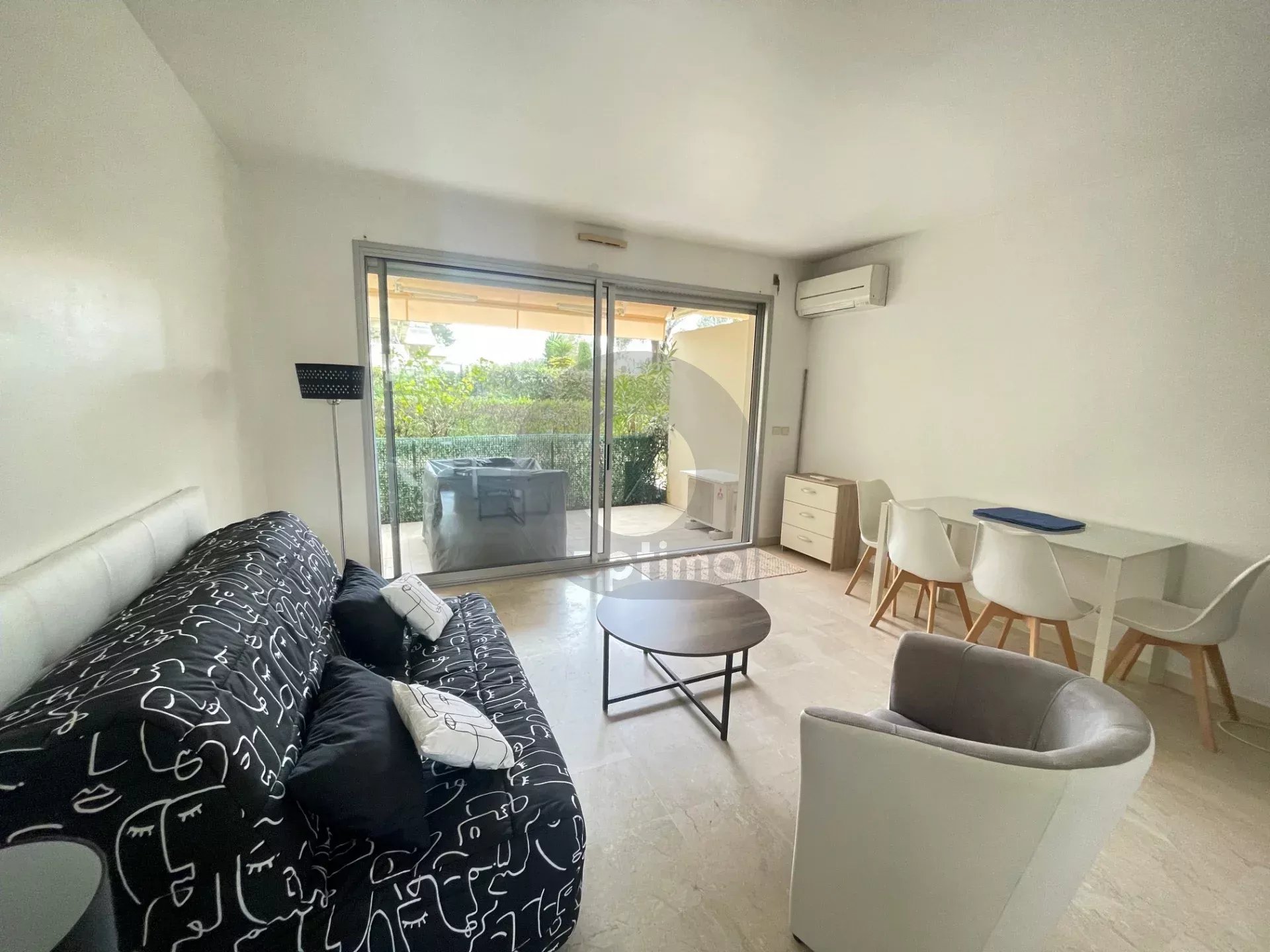 RCM PLATEAU DU CAP : A LOUER STUDIO MEUBLE – TERRASSE – GARAGE – CAVE