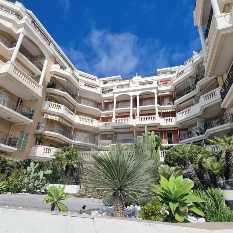 MENTON CENTRE VILLE 2 PIÈCES TERRASSE – TRÈS BELLES PRESTATIONS