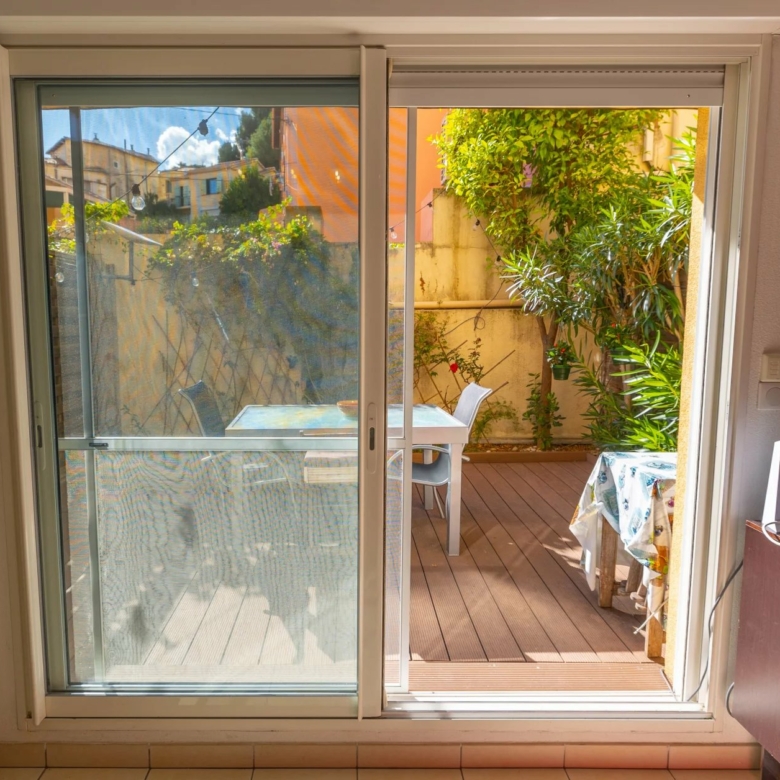 Charmant duplex 3 pièces avec terrasse et parking – Menton centre