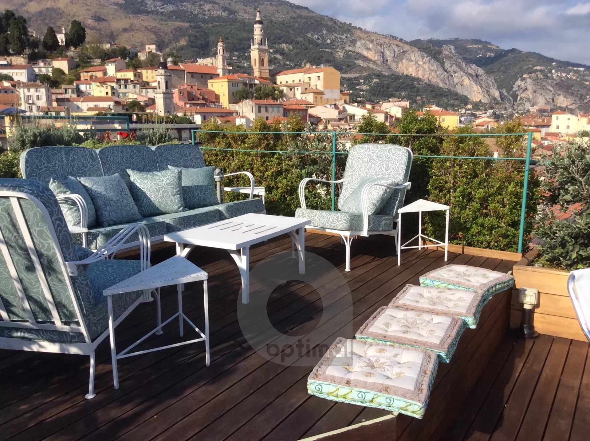 Menton – Bord et face mer, deux appartements d’exception avec solarium panoramique, vue mer et montagne exceptionnelle.