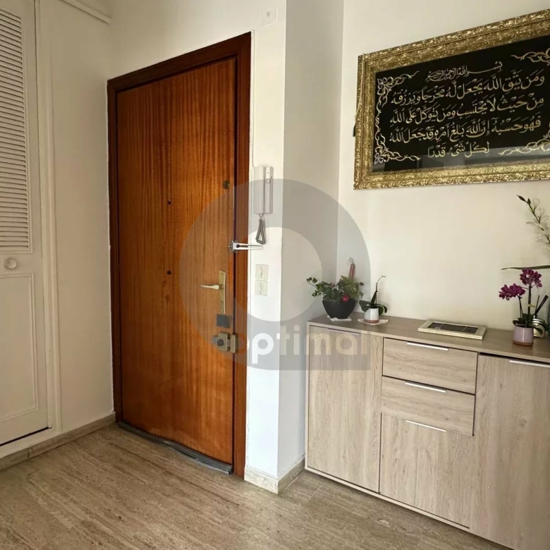 MENTON GARE ROUTIERE: SPACIEUX DEUX PIECES ETAGE ELEVE + CAVE